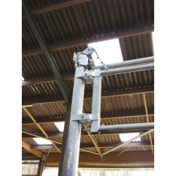 Barrière de séparation relevable  2,30/3,40 m pour couloir de logettes Barrière de séparation relevable  2,30/3,40 m pour couloir de logettes