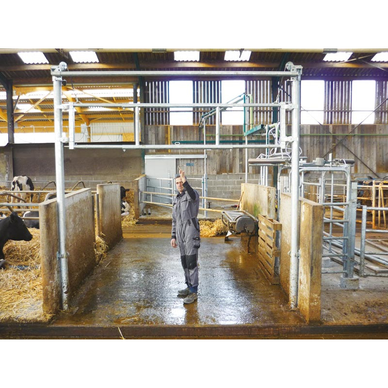 Barrière de séparation relevable  2,30/3,40 m pour couloir de logettes Barrière de séparation relevable  2,30/3,40 m pour couloir de logettes