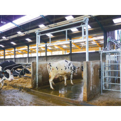 Barrière de séparation relevable  2,30/3,40 m pour couloir de logettes Barrière de séparation relevable  2,30/3,40 m pour couloir de logettes