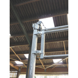 Barrière de séparation relevable  2,30/3,40 m pour couloir de logettes